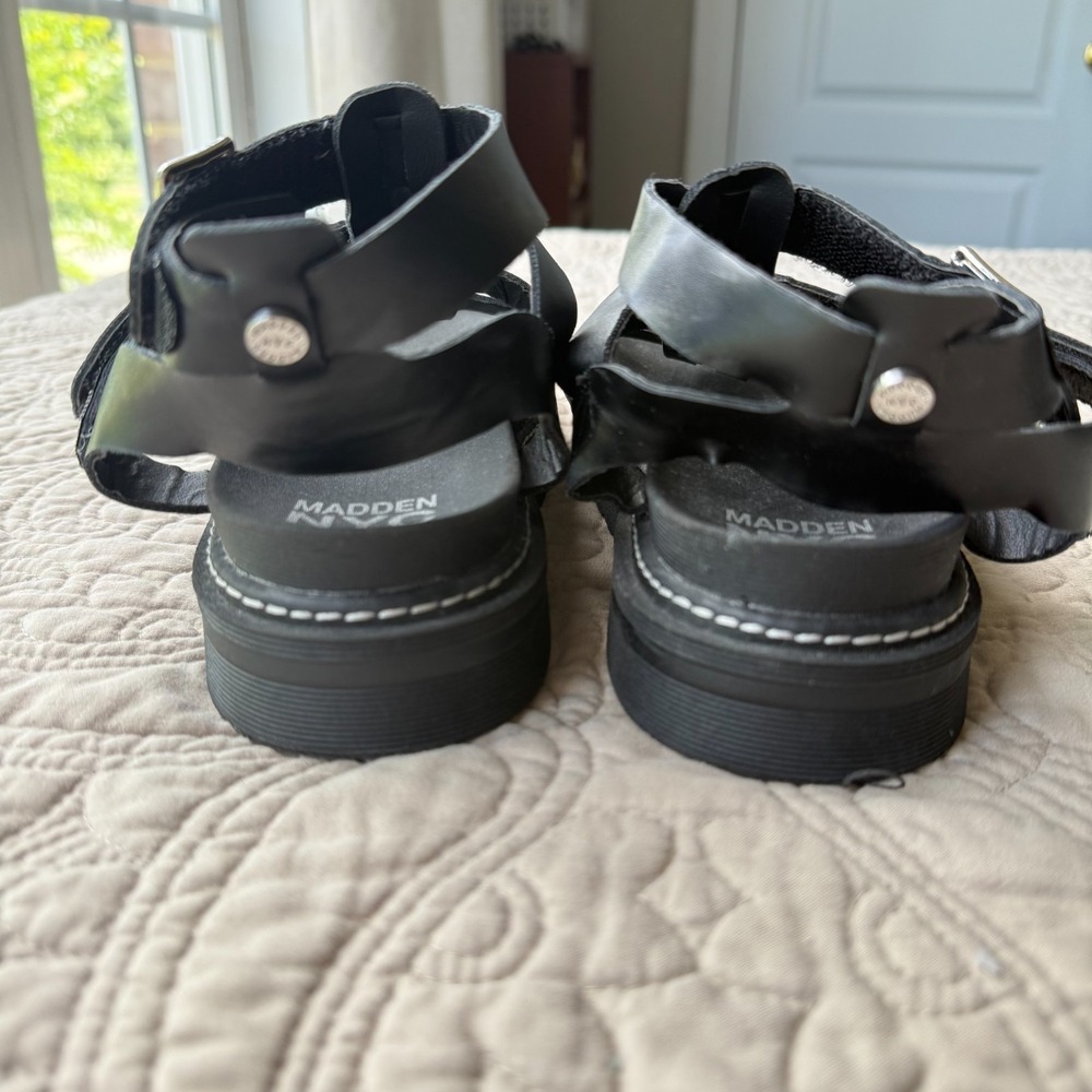 Kid's SIZE 4 Madden NYC Trendy Black Gladiator Fisherman Sandals Easy Closure - Picture 4 of 9